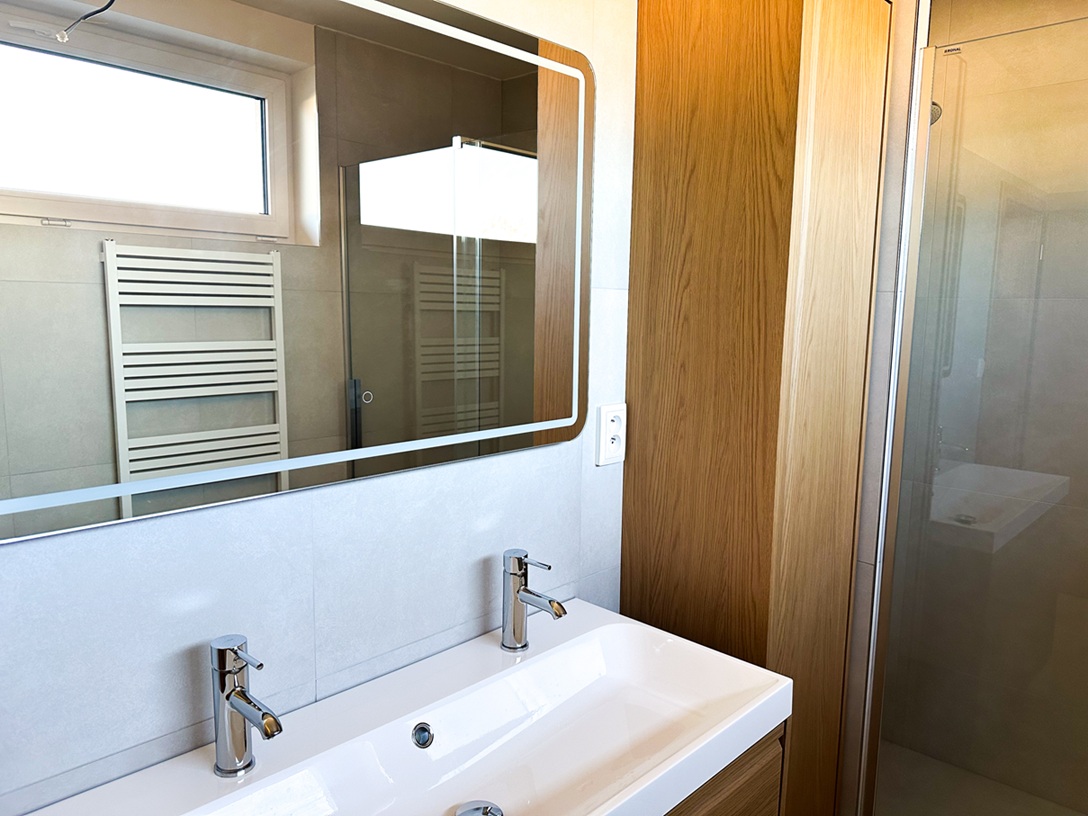 Hlavní koupelna v 1. patře domu EXCELENT FAMILY